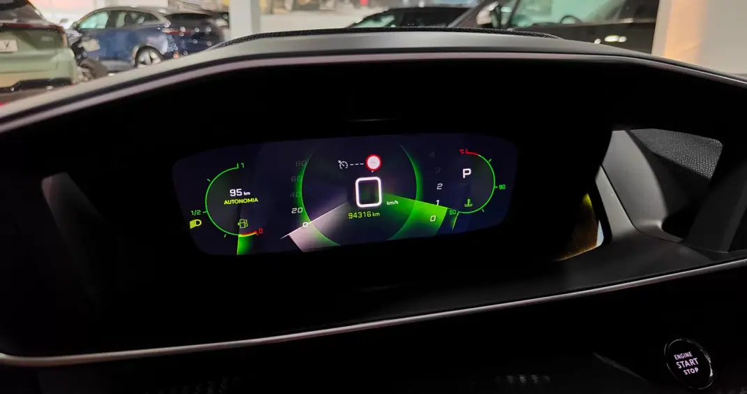 Peugeot 208 2019 - 14500 EUR, 90000 km - AUTO.MOTO.pt - 90000km - foto 55 de 60