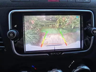 Iveco Daily 35 S14 2.3 D PLATAFORMA 2023 - 24999 EUR, 110000 km - AUTO.MOTO.pt - 110000km - foto 8 de 17