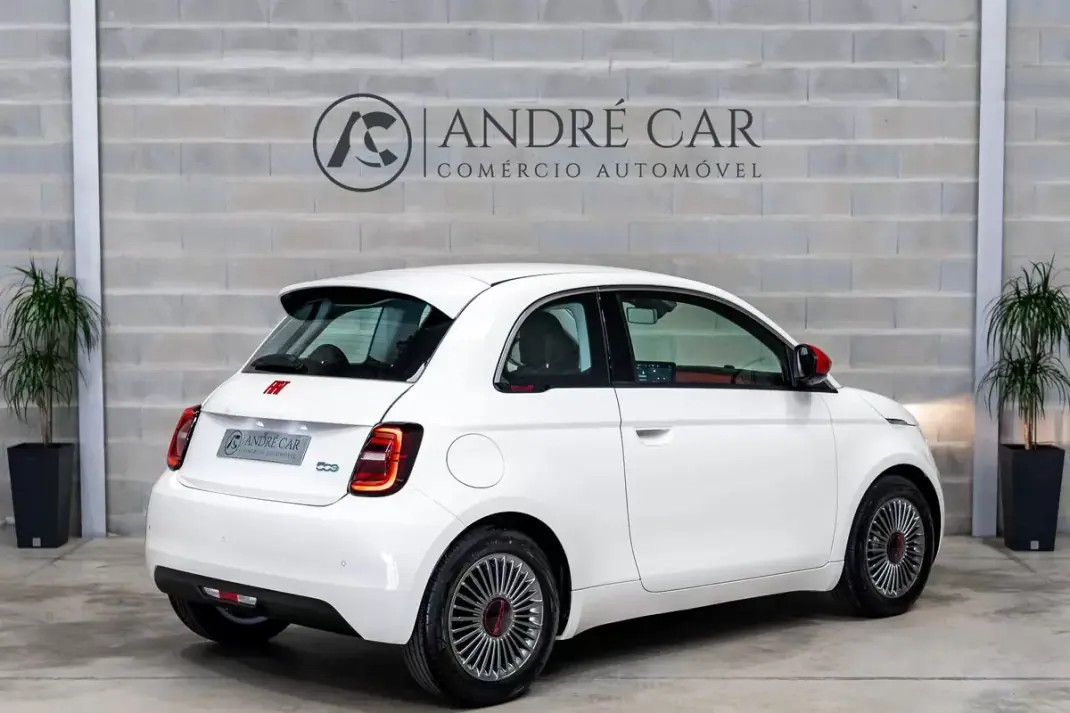Fiat 500e 2022 - 13950 EUR, 16970 km - AUTO.MOTO.pt - 16970km - foto 6 de 47