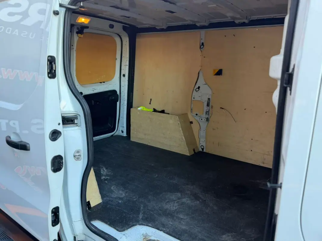 Renault Trafic 2.0 dCi L1H1 1.0T 2019 - 12900 EUR, 201040 km - AUTO.MOTO.pt - 201040km - foto 12 de 12