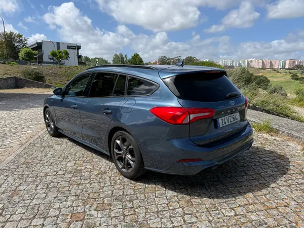 Ford Focus SW 2019 - 13500 EUR, 56000 km - AUTO.MOTO.pt - 56000km - foto 4 de 11