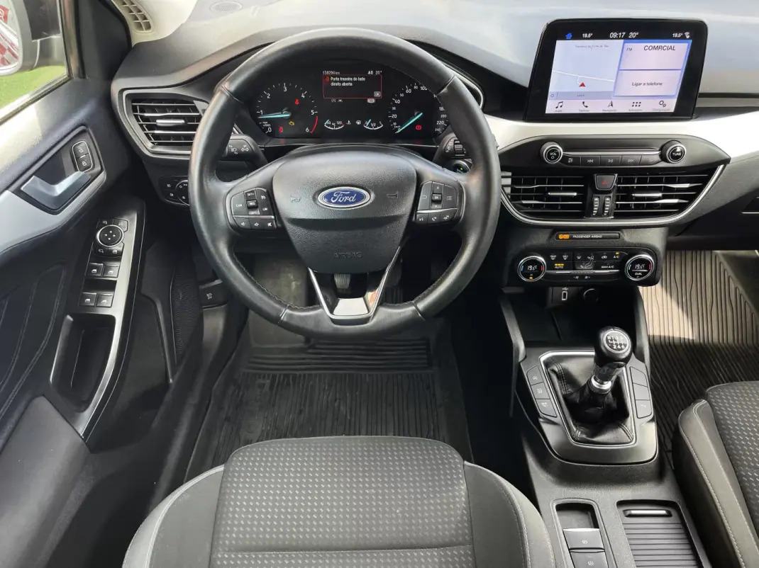 Ford Focus SW 2019 - 13990 EUR, 158295 km - AUTO.MOTO.pt - 158295km - foto 9 de 20