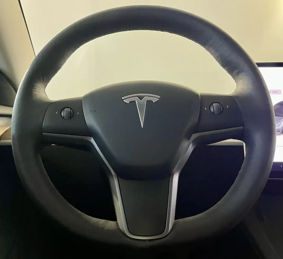 Tesla Model 3 2022 - 29700 EUR, 49000 km - AUTO.MOTO.pt - 49000km - foto 19 de 43