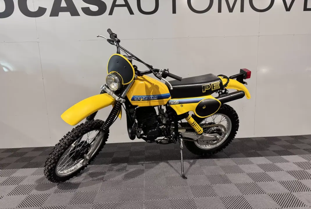 Suzuki Burgman 650 ABS Executive 1994 - 6750 EUR, 1500 km - 1500km - foto 7 de 17