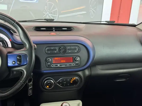 Renault Twingo 2015 - 7500 EUR, 149333 km - 149333km - foto 18 de 20