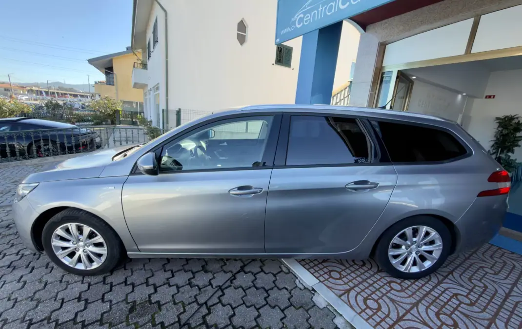 Peugeot 308 SW 2019 - 10950 EUR, 114000 km - 114000km - foto 6 de 25