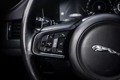 Jaguar XF Sportbrake 2019 - 23990 EUR, 147458 km - AUTO.MOTO.pt - 147458km - foto 14 de 45
