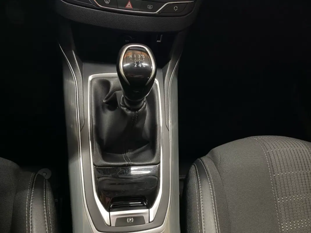 Peugeot 308 SW 2019 - 12450 EUR, 65800 km - AUTO.MOTO.pt - 65800km - foto 13 de 19