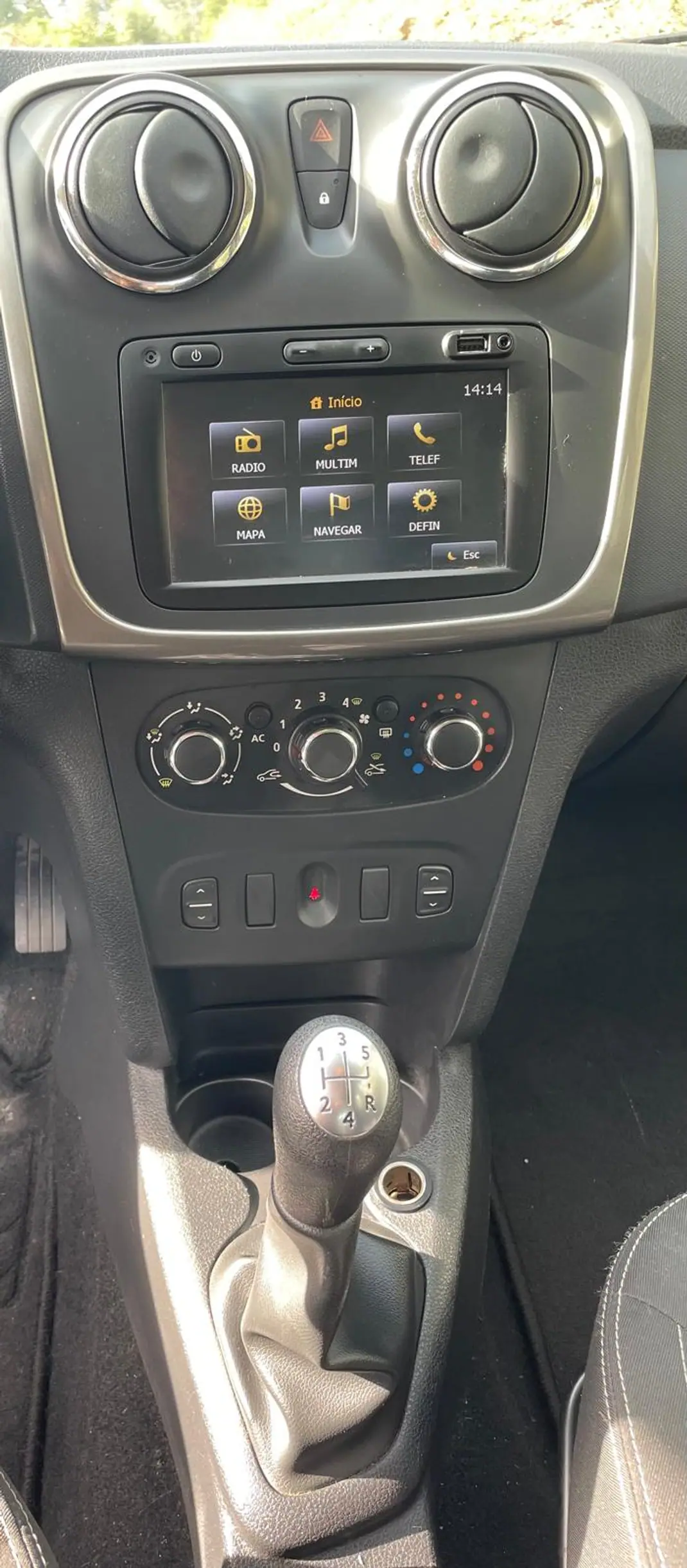 Dacia Sandero 2013 - 7490 EUR, 189000 km - AUTO.MOTO.pt - 189000km - foto 7 de 13