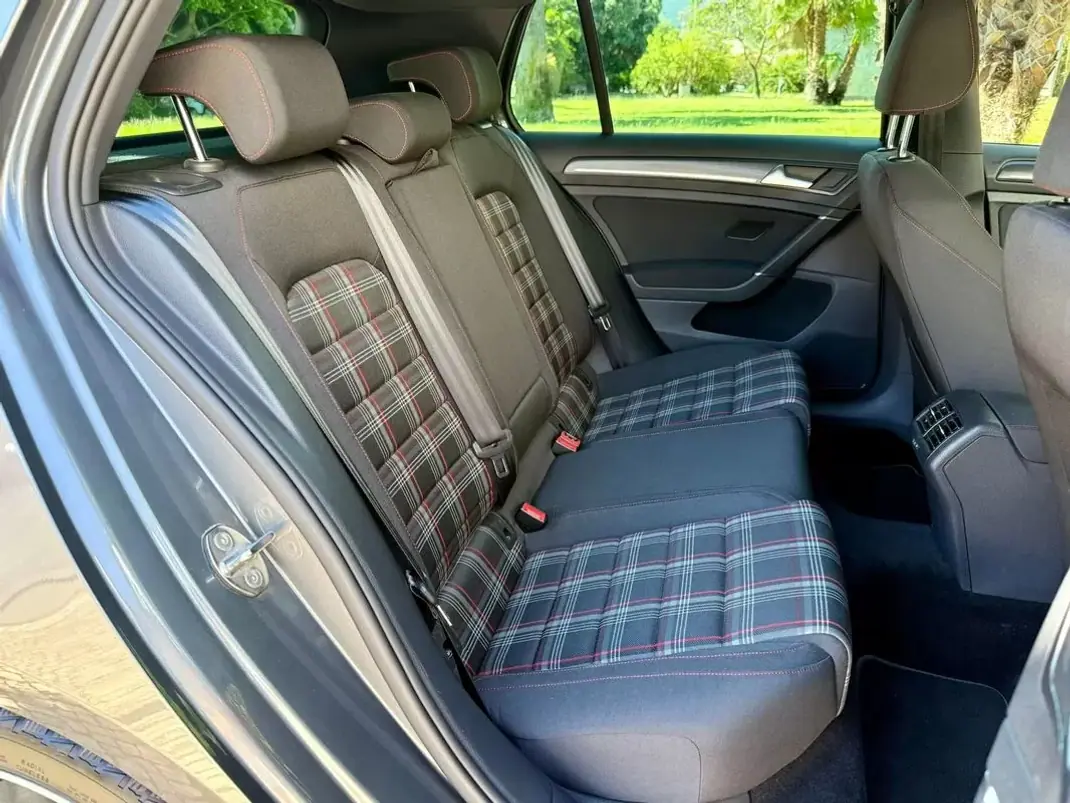 Volkswagen Golf 2019 - 28590 EUR, 102700 km - AUTO.MOTO.pt - 102700km - foto 12 de 38