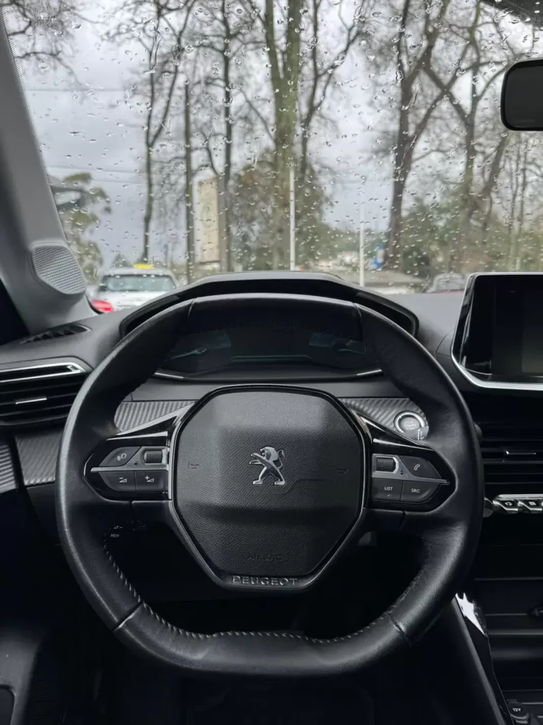 Peugeot e-208 2020 - 15000 EUR, 99692 km - AUTO.MOTO.pt - 99692km - foto 14 de 20