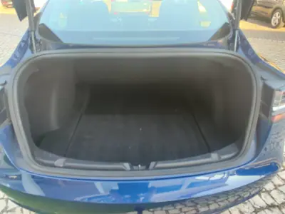 Tesla Model 3 2019 - 22900 EUR, 173000 km - AUTO.MOTO.pt - 173000km - foto 9 de 19