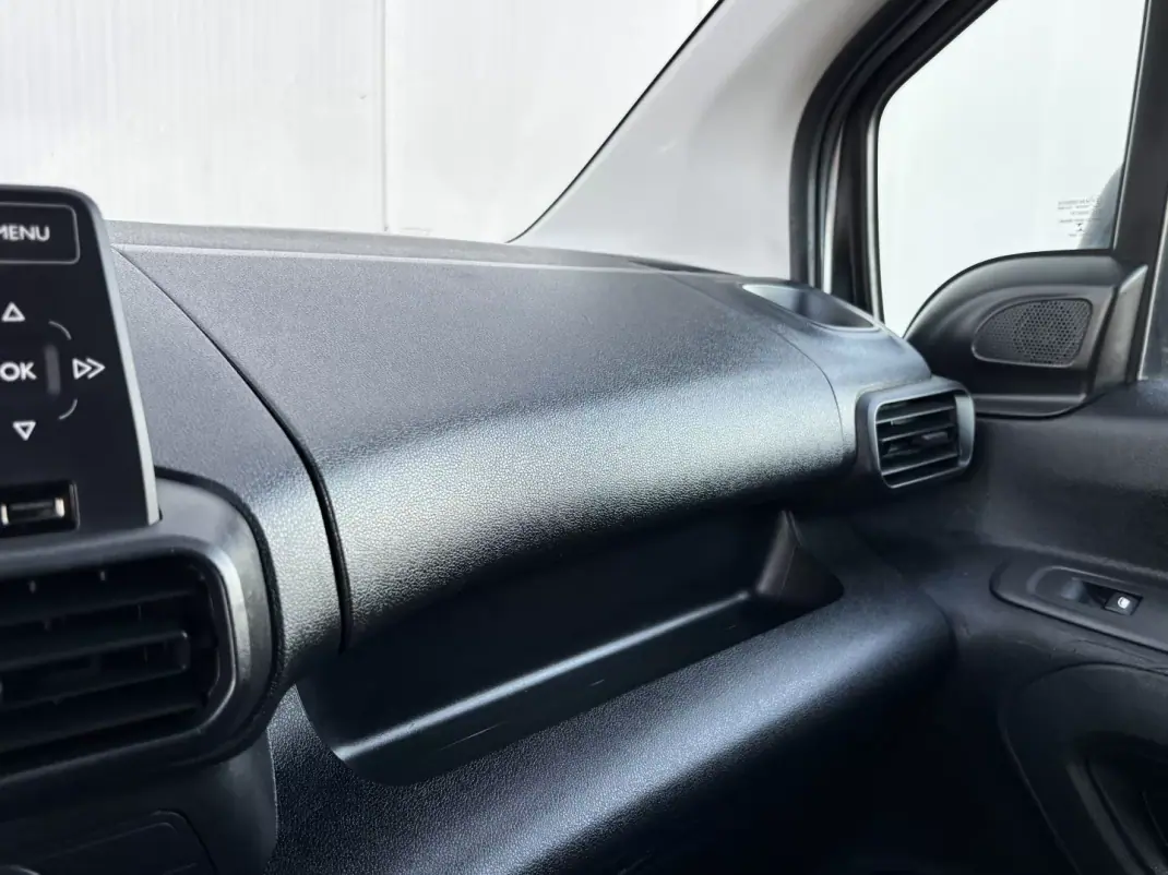 Peugeot PARTNER 1.6 BLUEHDI 3 LUGARES 2019 - 13900 EUR, 97000 km - AUTO.MOTO.pt - 97000km - foto 29 de 34