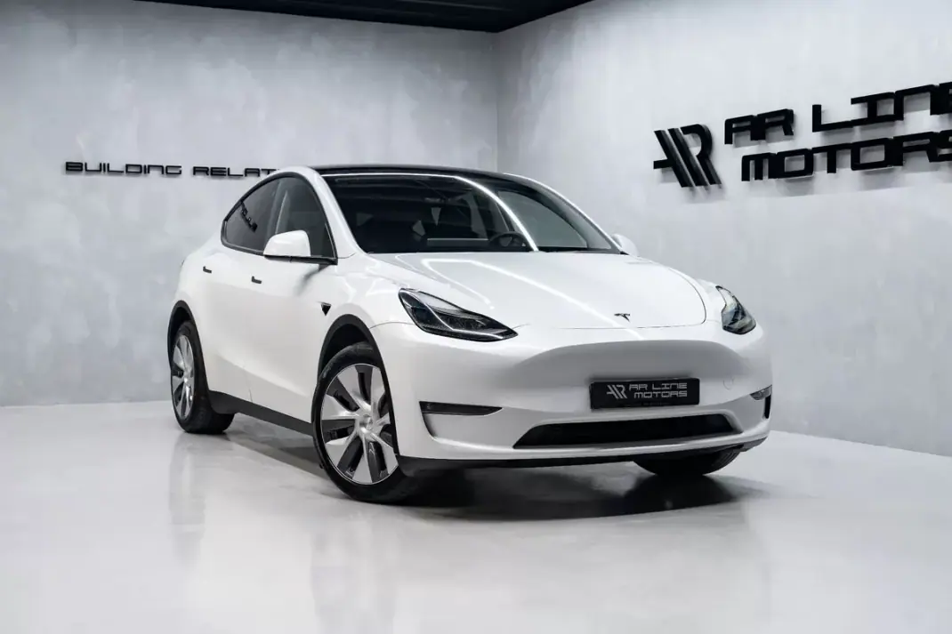 Tesla Model Y 2023 - 35950 EUR, 57000 km - 57000km - foto 3 de 49