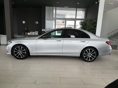 Mercedes-Benz E 220 2020 - 37900 EUR, 84701 km - AUTO.MOTO.pt - 84701km - foto 25 de 29