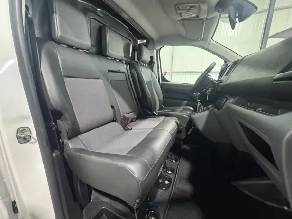 Peugeot Expert 2019 - 18450 EUR, 121904 km - AUTO.MOTO.pt - 121904km - foto 12 de 16