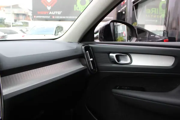 Volvo XC 40 2021 - 24500 EUR, 136304 km - AUTO.MOTO.pt - 136304km - foto 13 de 21