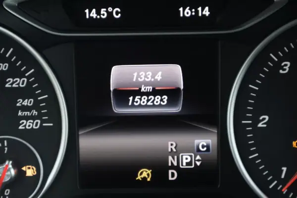 Mercedes-Benz MB180 2017 - 17450 EUR, 158282 km - AUTO.MOTO.pt - 158282km - foto 8 de 18