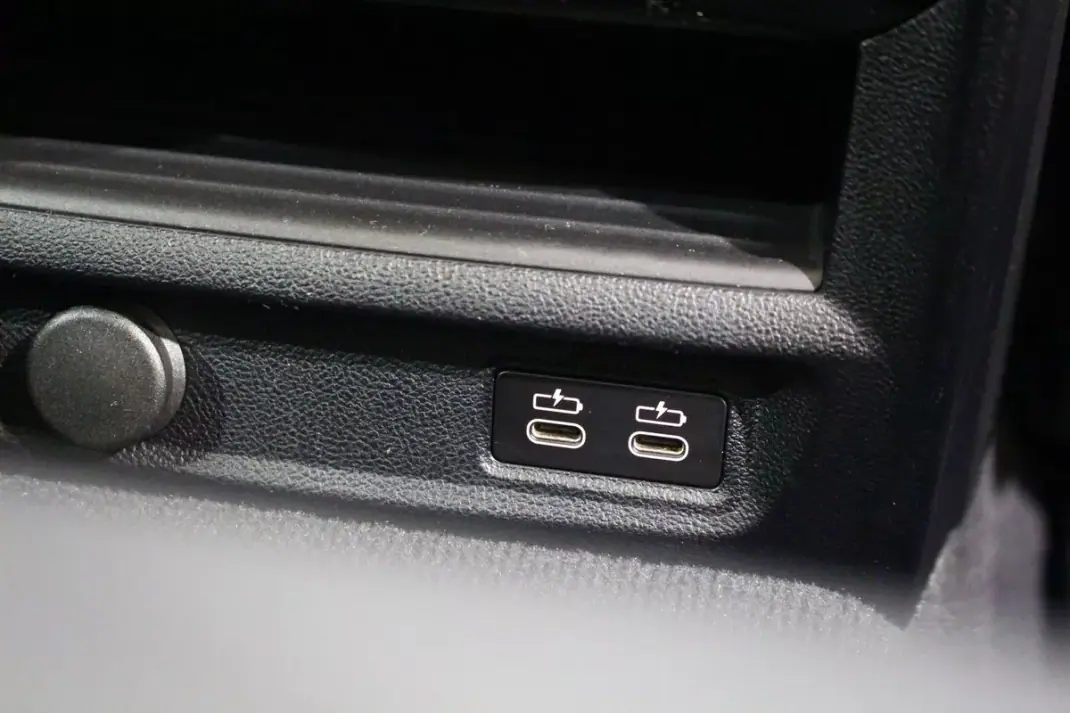 BMW 520 2023 - 29900 EUR, 165000 km - AUTO.MOTO.pt - 165000km - foto 19 de 33