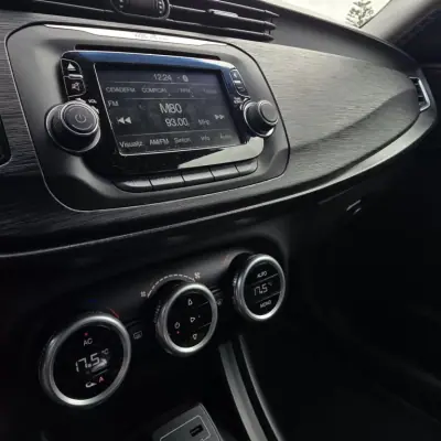 Alfa Romeo Giulietta 2016 - 10250 EUR, 172955 km - AUTO.MOTO.pt - 172955km - foto 19 de 32