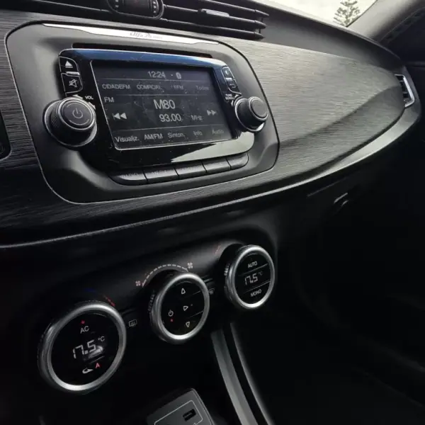 Alfa Romeo Giulietta 2016 - 10950 EUR, 172955 km - AUTO.MOTO.pt - 172955km - foto 19 de 32