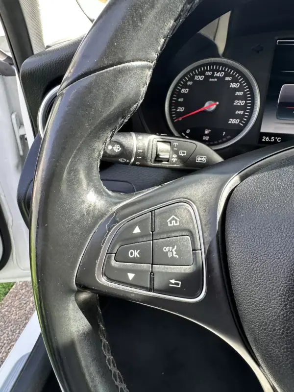 Mercedes-Benz C 180 2015 - 12900 EUR, 280000 km - AUTO.MOTO.pt - 280000km - foto 45 de 69