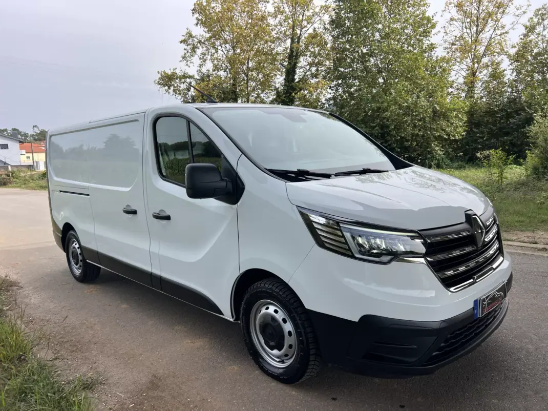 Renault TRAFIC 2.0 BlueDci L2H1 Longa Grand Confort 130 cv GPS 2022 - 21350 EUR, 46000 km - AUTO.MOTO.pt - 46000km - foto 4 de 34