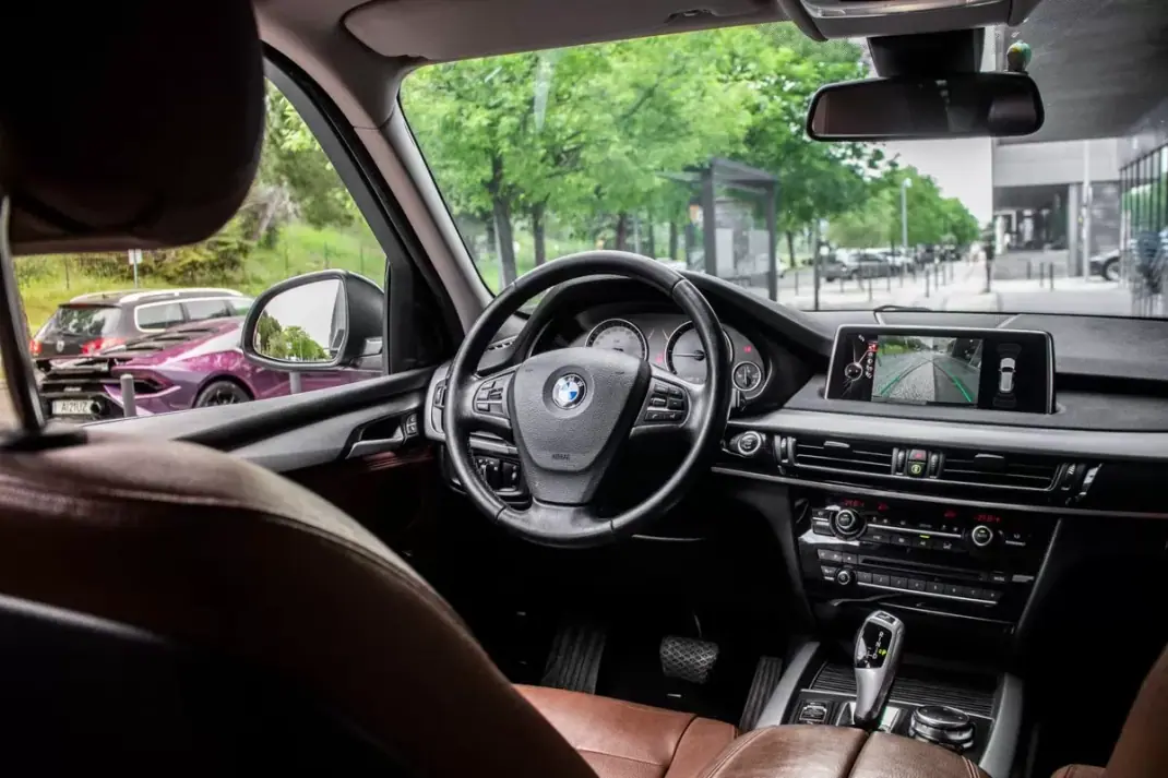 BMW X5 2015 - 27900 EUR, 170106 km - AUTO.MOTO.pt - 170106km - foto 35 de 44