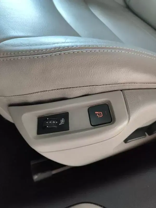 Citroën C5 Tourer 2017 - 9500 EUR, 248400 km - AUTO.MOTO.pt - 248400km - foto 24 de 38
