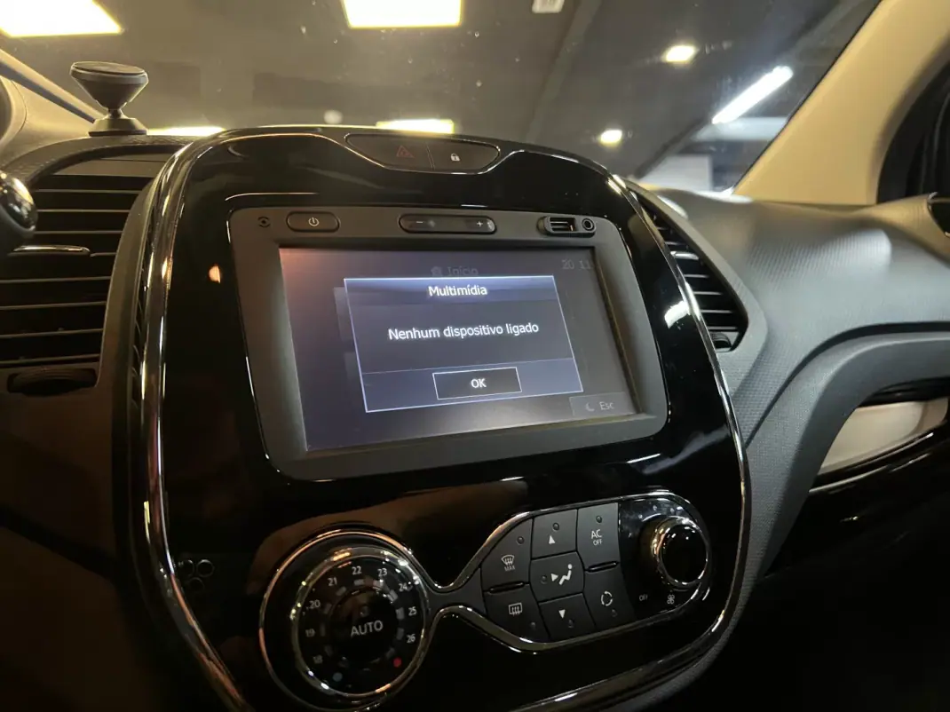 Renault Captur 2015 - 10990 EUR, 150000 km - 150000km - foto 21 de 36