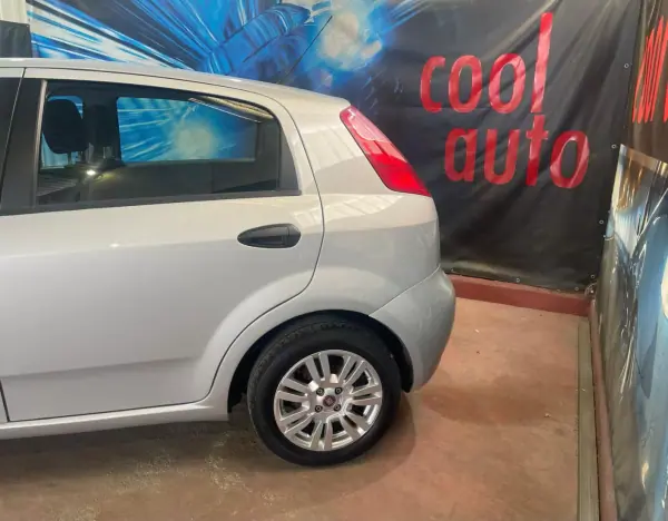 Fiat Punto 2015 - 6250 EUR, 198000 km - AUTO.MOTO.pt - 198000km - foto 17 de 31
