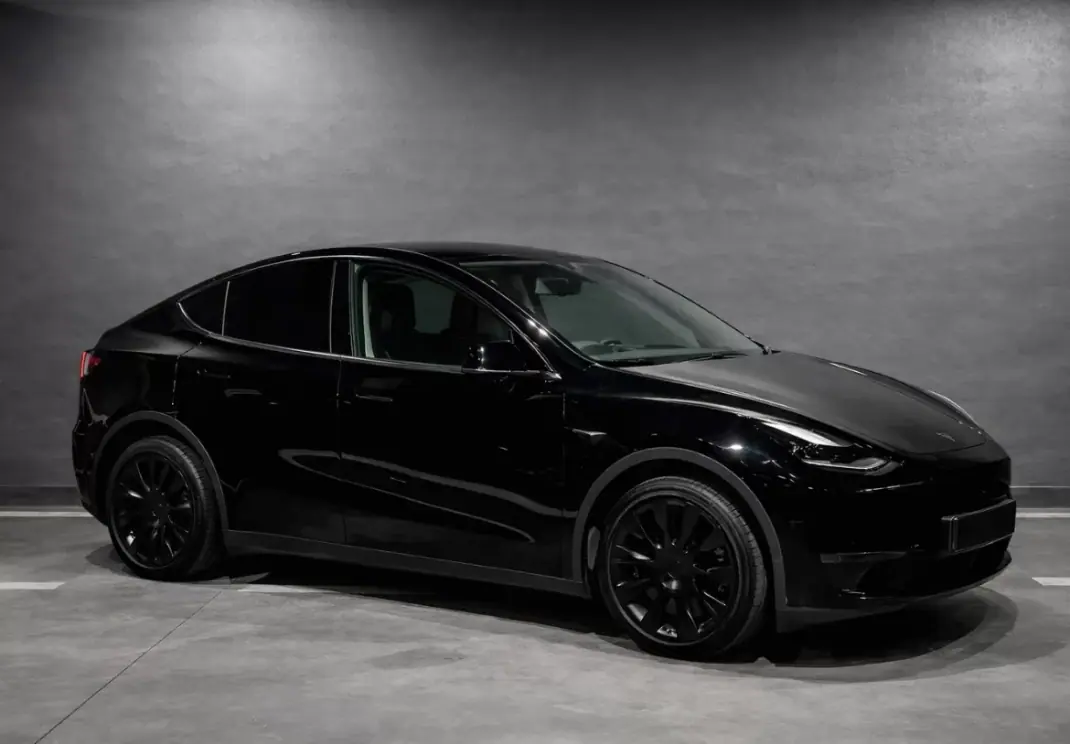 Tesla Model Y 2024 - 38490 EUR, 17630 km - AUTO.MOTO.pt - 17630km - foto 2 de 13