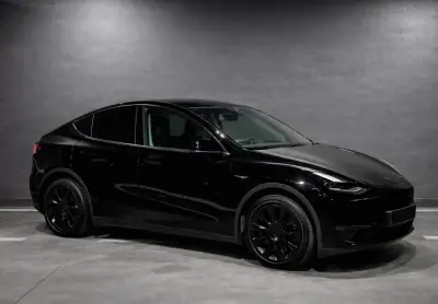 Tesla Model Y 2024 - 38490 EUR, 17630 km - AUTO.MOTO.pt - 17630km - foto 2 de 13