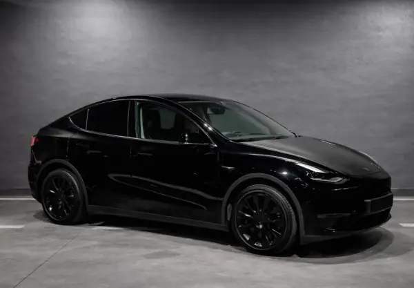 Tesla Model Y 2024 - 38490 EUR, 17630 km - AUTO.MOTO.pt - 17630km - foto 2 de 13