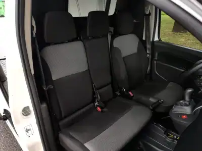 Renault Kangoo 1.5 DCi Maxi 2017 - 9950 EUR, 251230 km - AUTO.MOTO.pt - 251230km - foto 19 de 22