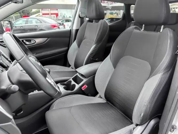 Nissan Qashqai 2018 - 17990 EUR, 95880 km - AUTO.MOTO.pt - 95880km - foto 20 de 27