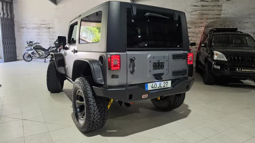 Jeep Wrangler 2010 - 35000 EUR, 129687 km - AUTO.MOTO.pt - 129687km - foto 3 de 47