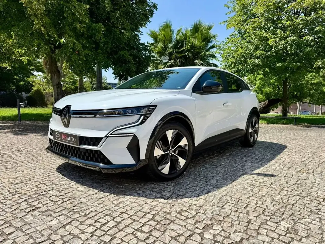 Renault Mégane E-Tech 2023 - 21990 EUR, 43500 km - AUTO.MOTO.pt - 43500km - foto 1 de 38