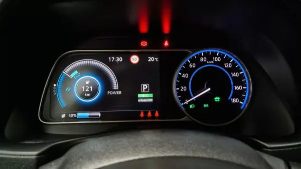 Nissan Leaf 2018 - 17950 EUR, 108446 km - AUTO.MOTO.pt - 108446km - foto 29 de 44