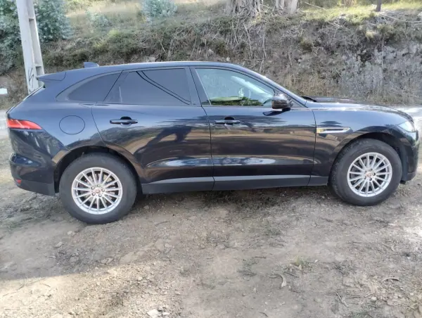 Jaguar F-Pace 2017 - 24900 EUR, 180000 km - AUTO.MOTO.pt - 180000km - foto 8 de 30