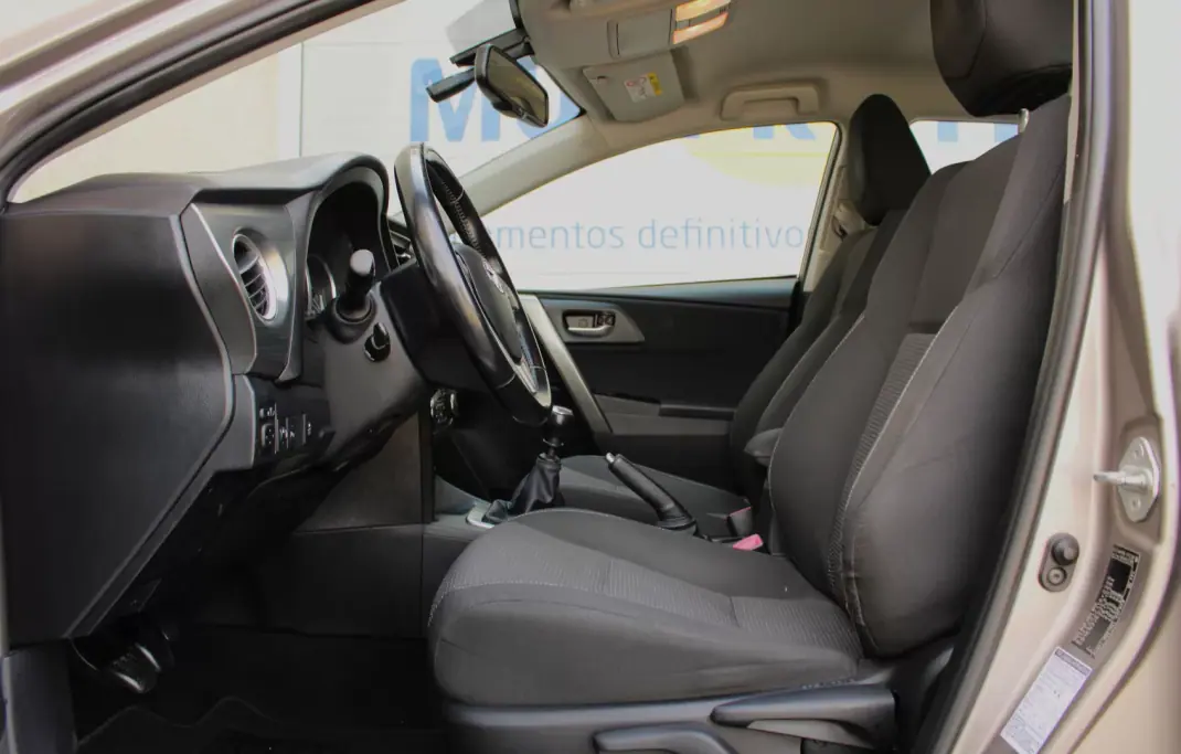 Toyota Auris 2012 - 11500 EUR, 179433 km - AUTO.MOTO.pt - 179433km - foto 13 de 34