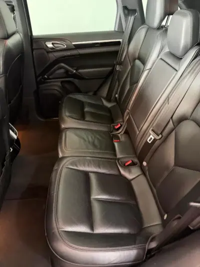 Porsche Cayenne 2016 - 34000 EUR, 280000 km - AUTO.MOTO.pt - 280000km - foto 18 de 23