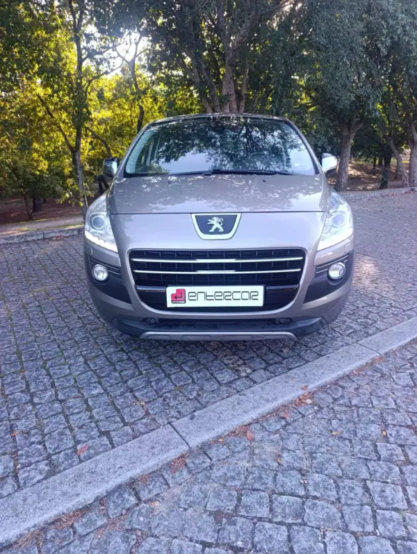 Peugeot 3008 2.0 HDi Hybrid4 2013 Hybrid (Diesel) — 227 000 km Peugeot 3008 2.0 HDi Hybrid4 2013 Hybrid (Diesel)