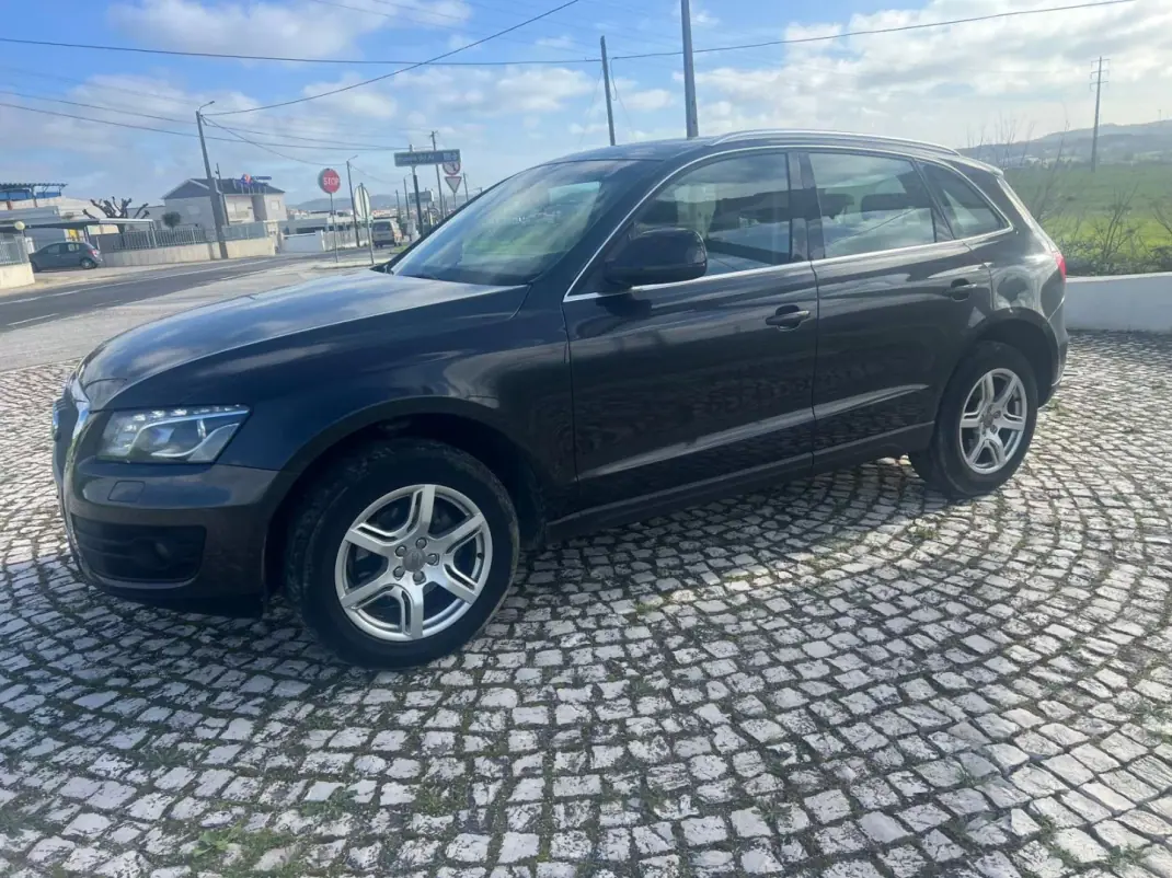 Audi Q5 Sportback 2011 - 10999 EUR, 270000 km - AUTO.MOTO.pt - 270000km - foto 2 de 6