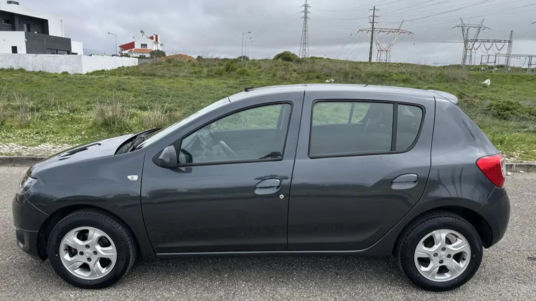 Dacia Sandero 2016 - 5950 EUR, 150000 km - AUTO.MOTO.pt - 150000km - foto 4 de 15