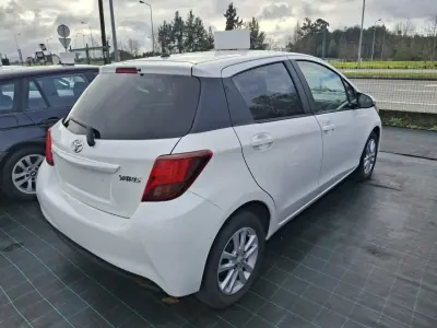 Toyota Yaris 2016 - 12950 EUR, 119678 km - AUTO.MOTO.pt - 119678km - foto 8 de 15