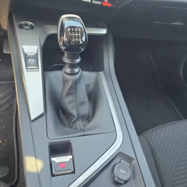 Peugeot 308 SW 2022 - 14450 EUR, 170000 km - AUTO.MOTO.pt - 170000km - foto 5 de 9
