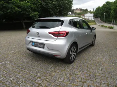 Renault Clio 2022 - 13490 EUR, 149000 km - AUTO.MOTO.pt - 149000km - foto 8 de 42