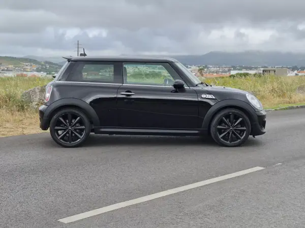 MINI 3 Portas 2013 - 11990 EUR, 187017 km - AUTO.MOTO.pt - 187017km - foto 19 de 28