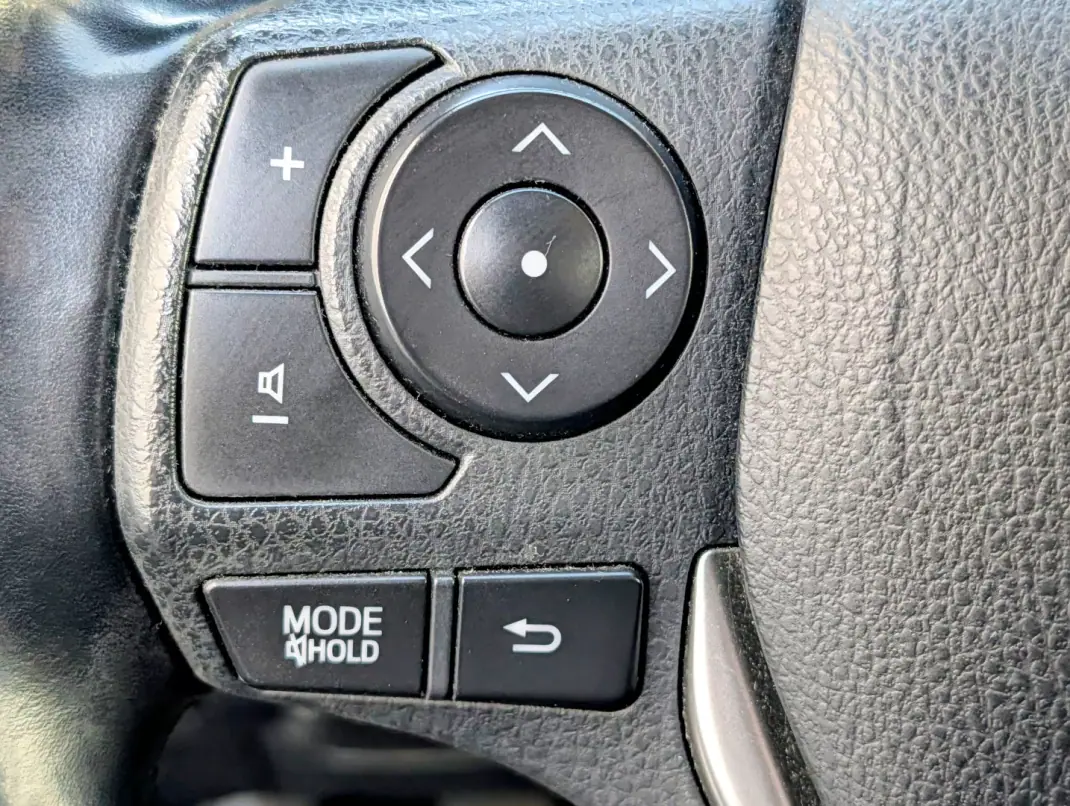 Toyota Auris Touring Sports 2014 - 8250 EUR, 285890 km - AUTO.MOTO.pt - 285890km - foto 19 de 21